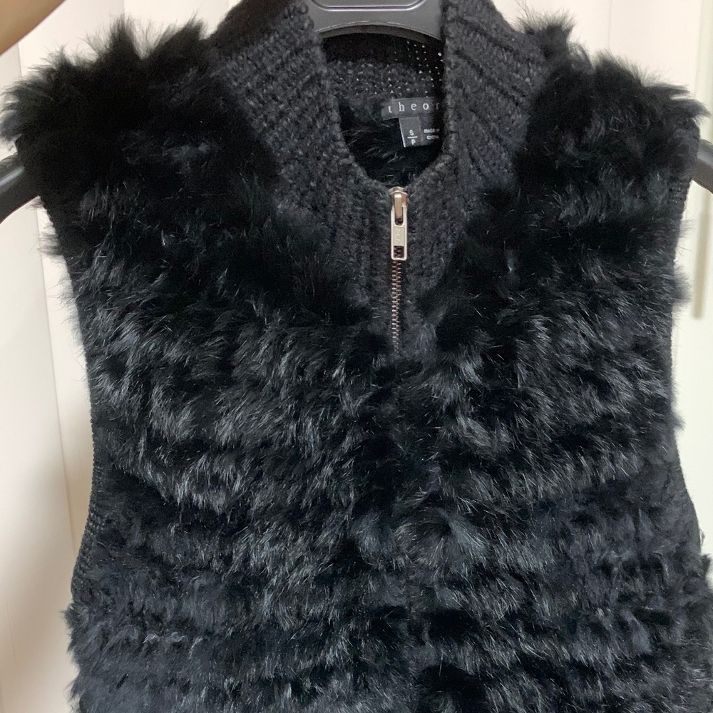 Theory Rabbit Fur Knitted vest in black size S